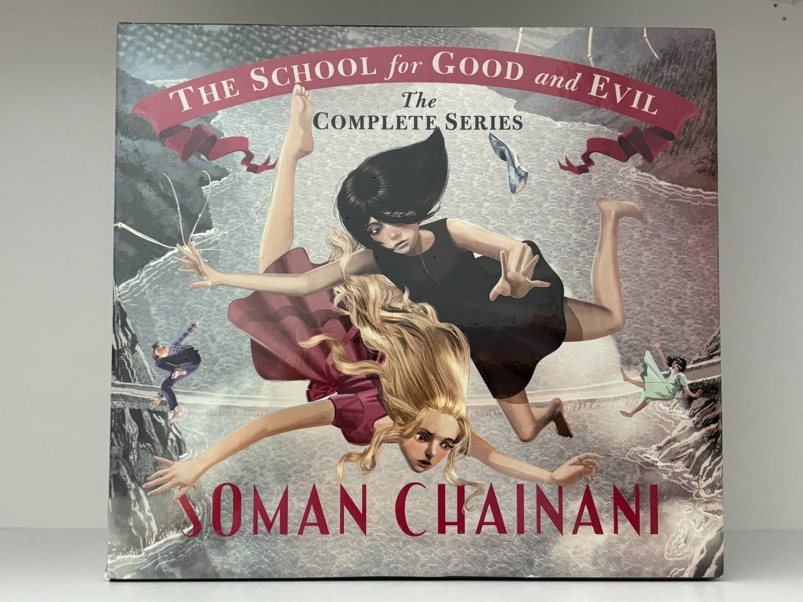 The School for Good and Evil: The Complete 6-Book Box Set: The School for Good and Evil, The School for Good and Evil: A World Without Princes, The School for Good and Evil: A School of Slashes, A School of Good and Evil: A Crystal of Time, The School for Good and Evil customer photo 2