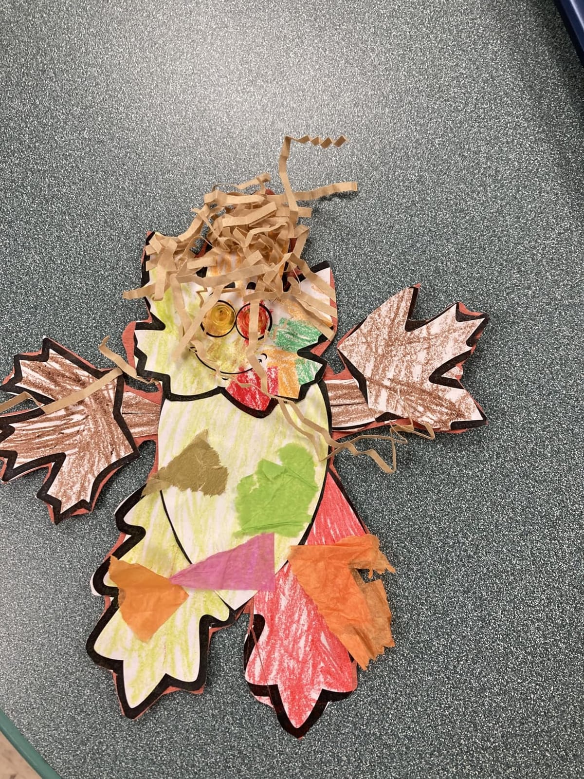 Leaf Man: A Caldecott Honor-Winning Picture Book About Nature, Imagination, and Fall for Children (Ages 4-7) customer photo 2