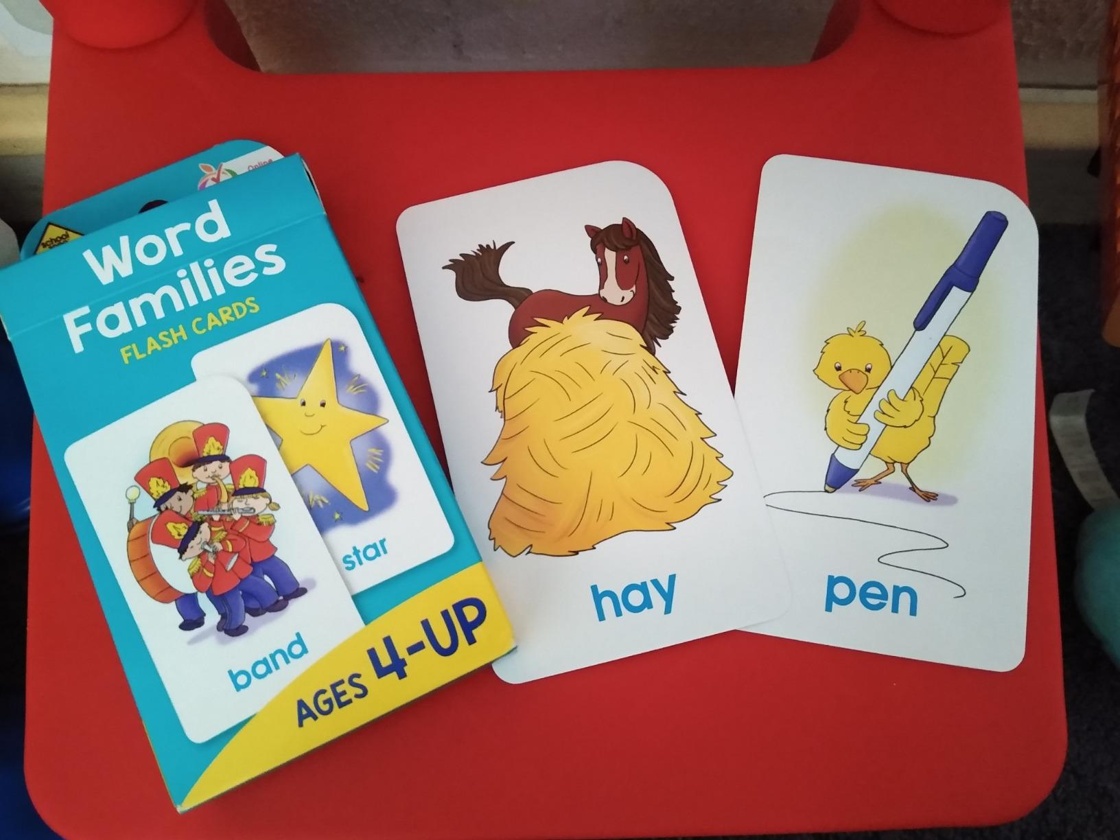 School Zone Word Families Flash Cards: 56 Cards, Preschool, Kindergarten, Beginning and Ending Sounds, Rhymes, Spelling, Early Reading, Ages 4+ customer photo 1