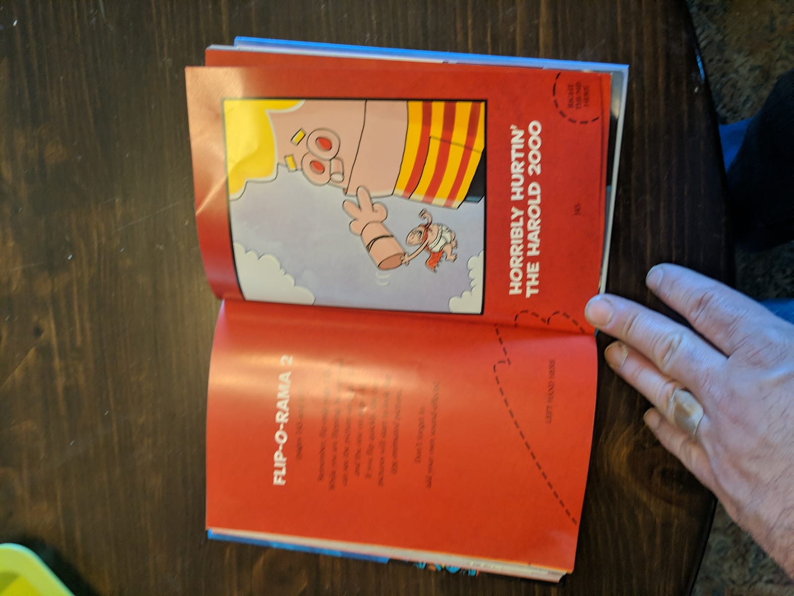 The Captain Underpants Colossal Color Collection (Captain Underpants #1-5 Boxed Set): From the Creator of Dog Man customer photo 1