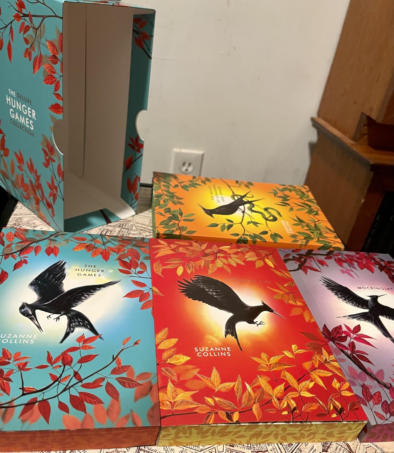 Hunger Games 4-Book Paperback Box Set (The Hunger Games, Catching Fire, Mockingjay, The Ballad of Songbirds and Snakes) customer photo 1