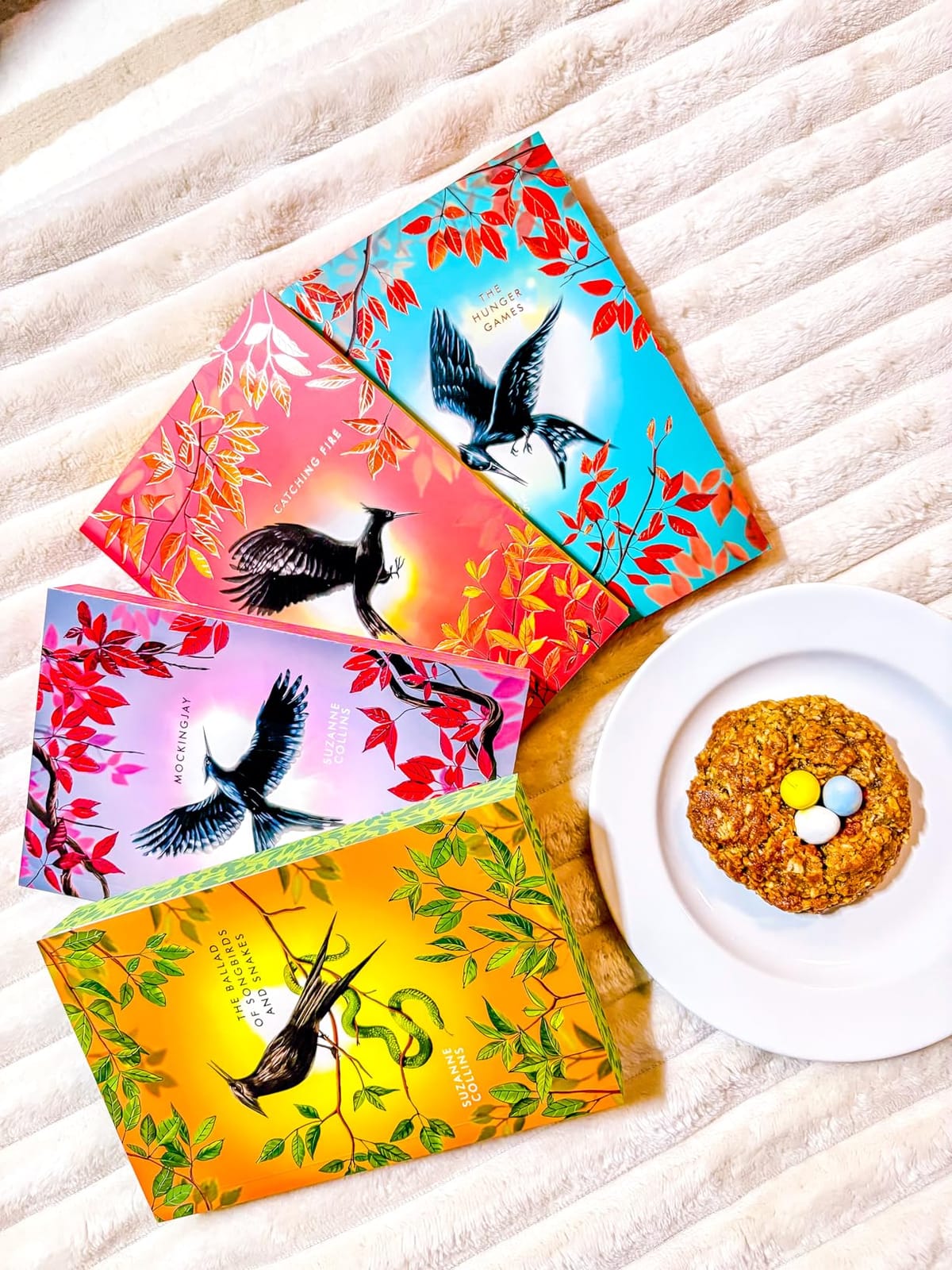 Hunger Games 4-Book Paperback Box Set (The Hunger Games, Catching Fire, Mockingjay, The Ballad of Songbirds and Snakes) customer photo 2