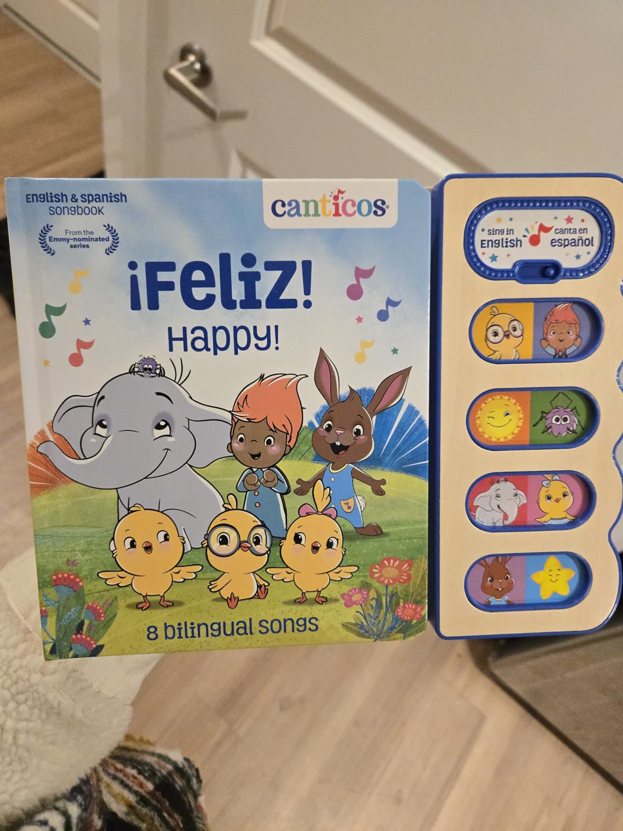 Canticos Happy! ¡Feliz! 8 Bilingual Songs (English and Spanish Edition) (Nick Jr. Canticos) customer photo 1