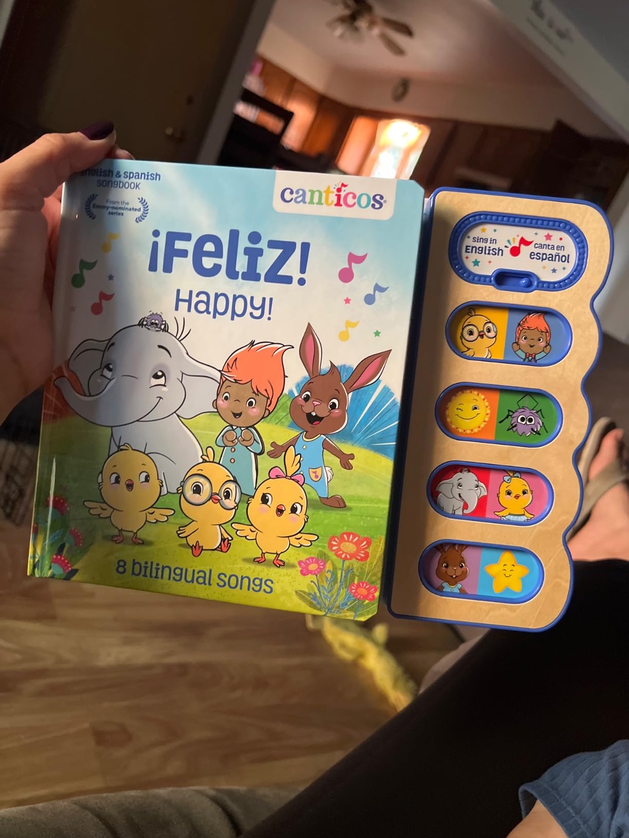 Canticos Happy! ¡Feliz! 8 Bilingual Songs (English and Spanish Edition) (Nick Jr. Canticos) customer photo 2