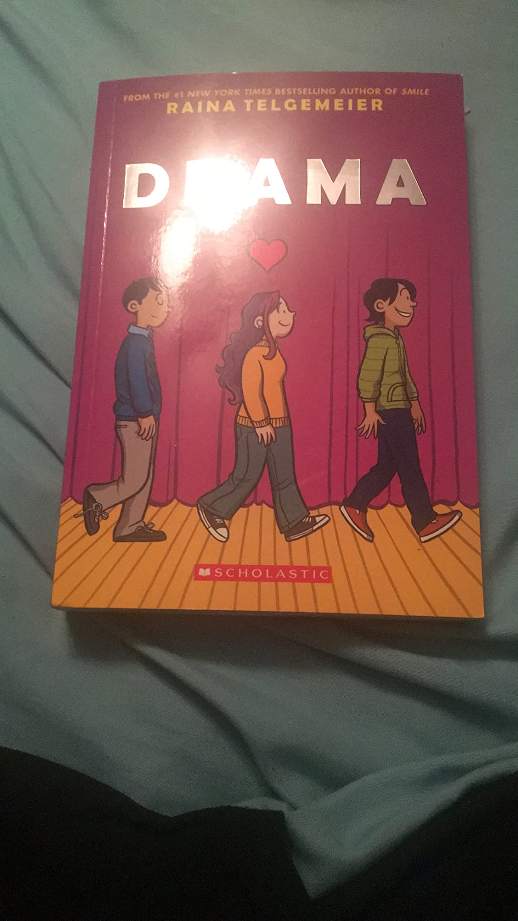 Raina Telgemeier Collection Box Set (Smile, Drama, Sisters, Ghosts, Guts) customer photo 2