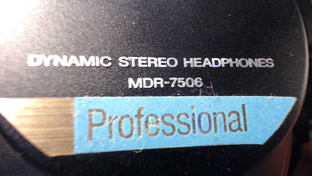 Sony MDR7506 Professional Large Diaphragm Headphone customer photo 2