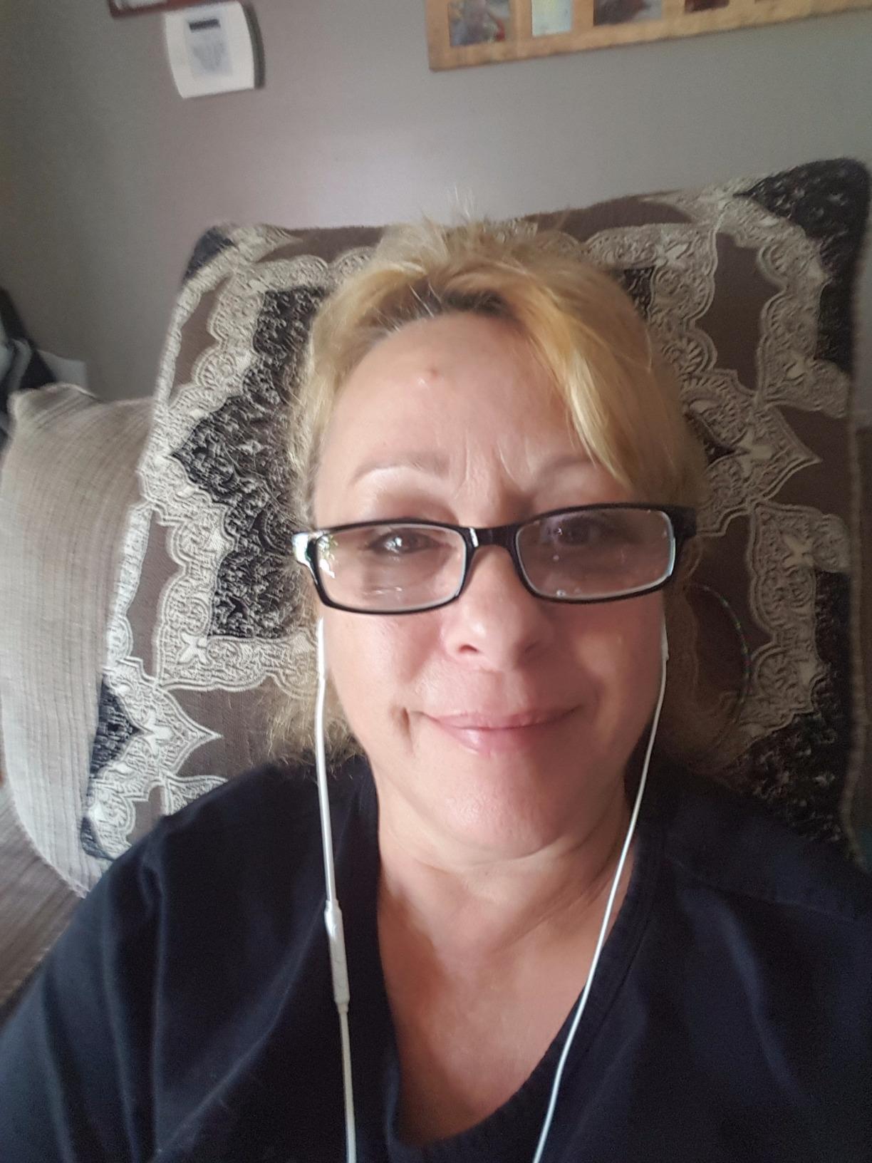 Audible: audiobooks, podcasts & audio stories customer photo 1