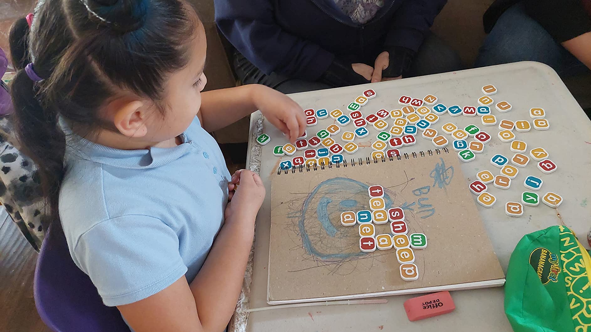 Bananagrams My First, Lowercase Letter Word Game for Ages 4+ | Combo-letter tiles build early spelling & phonics skills; word game for pre-readers and kids ages 4+ customer photo 1