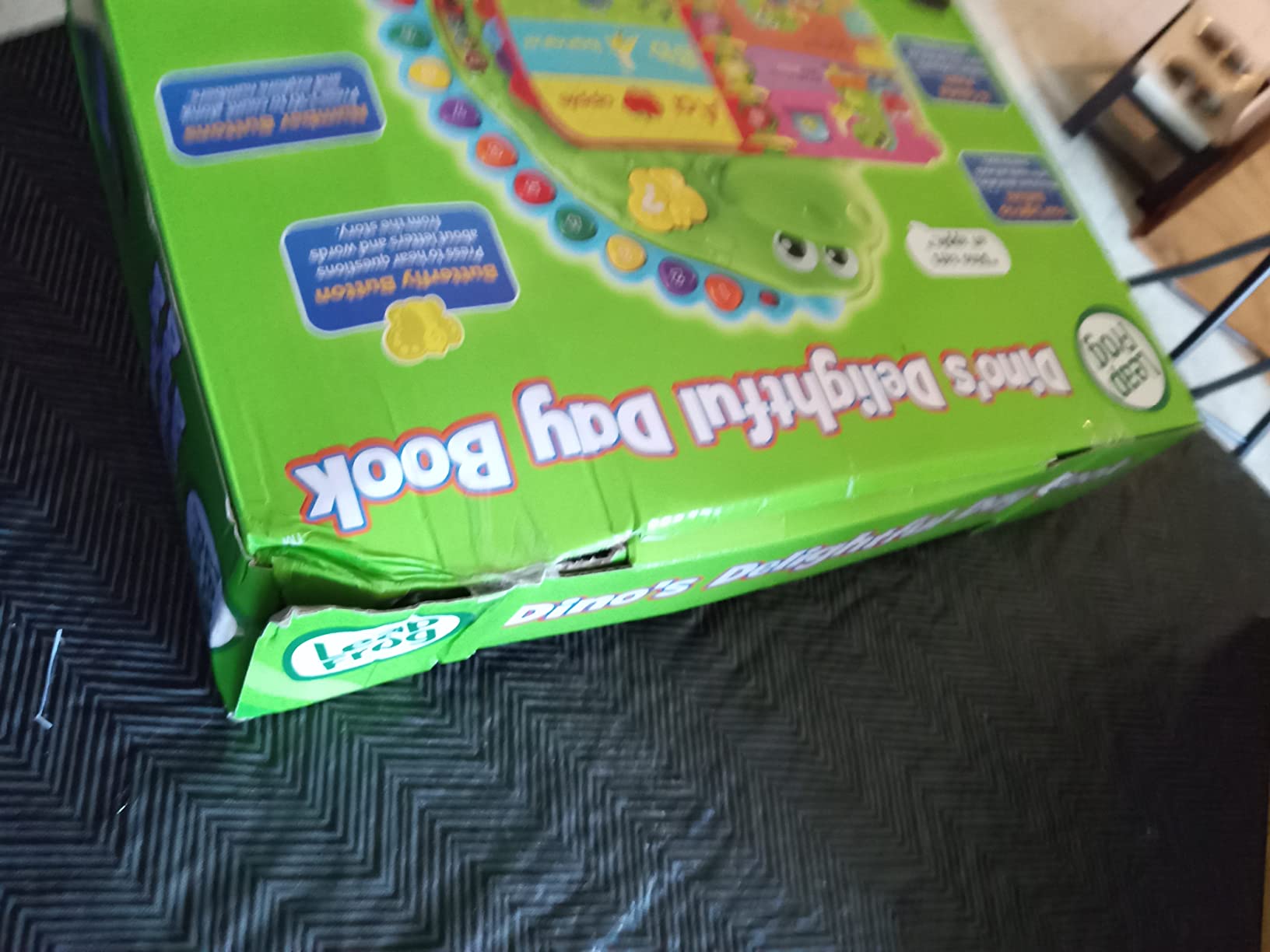 LeapFrog Dino's Delightful Day Alphabet Book, Green customer photo 1