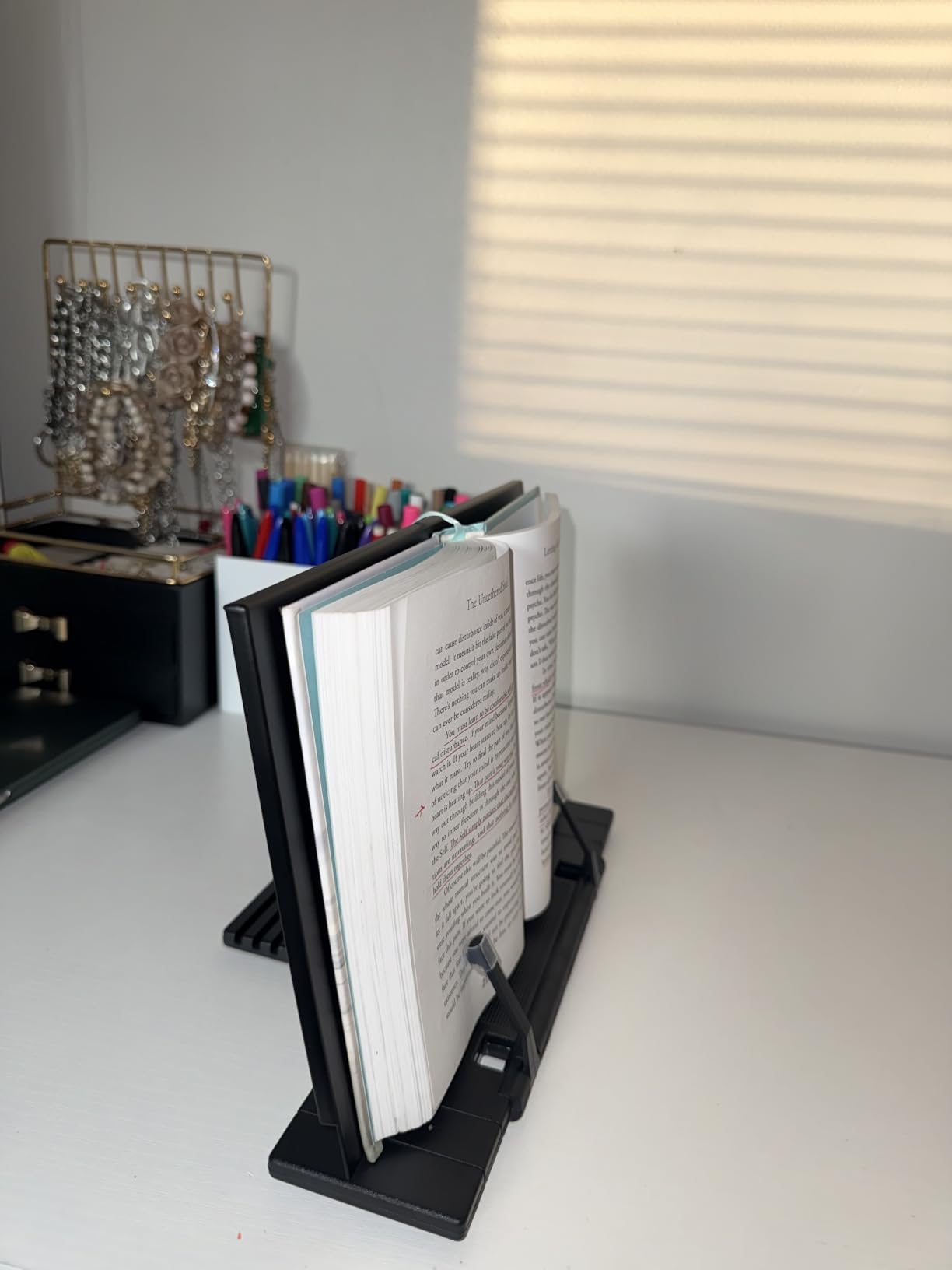 Readaeer Metal Book Stand for Desk Portable Document Holder for Cook Book, Music Book, iPad, Laptop, Reading Rest with 7 Adjustable Positions and Page Paper Clips customer photo 2