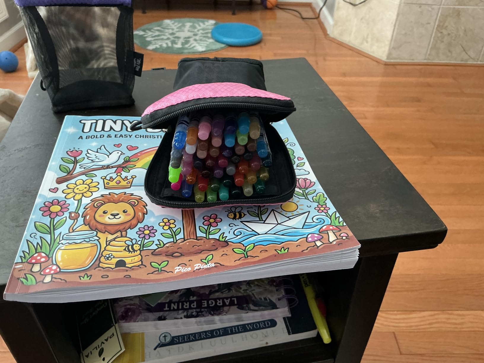 Crayola Twistables Colored Pencil Set (50ct), Cool Back to School Supplies for Kids, No Sharpen Colored Pencils for Girls & Boys, 4+ [Amazon Exclusive] customer photo 1