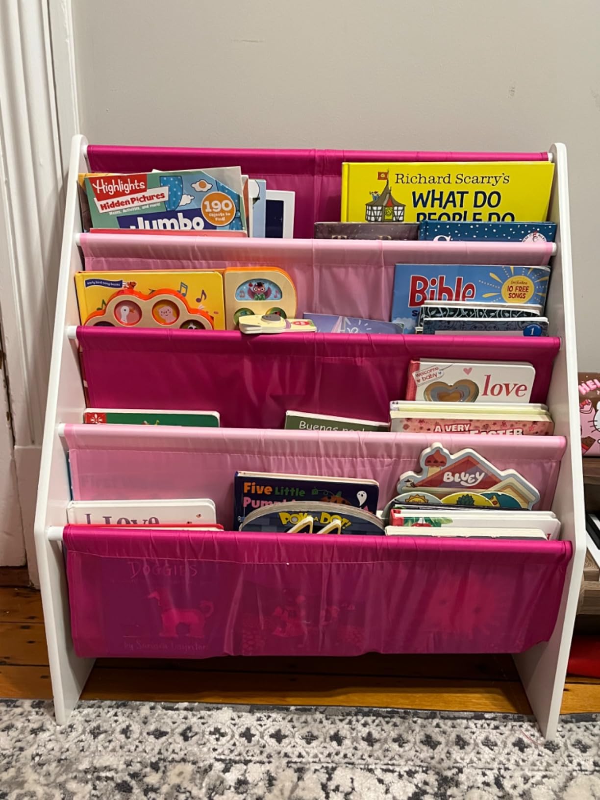 Delta Children Sling Book Rack Bookshelf, 4-Tier Wooden Shelf with Soft Fabric Pockets, Ideal for Playroom, Living Room, Basement, or Bedroom customer photo 2
