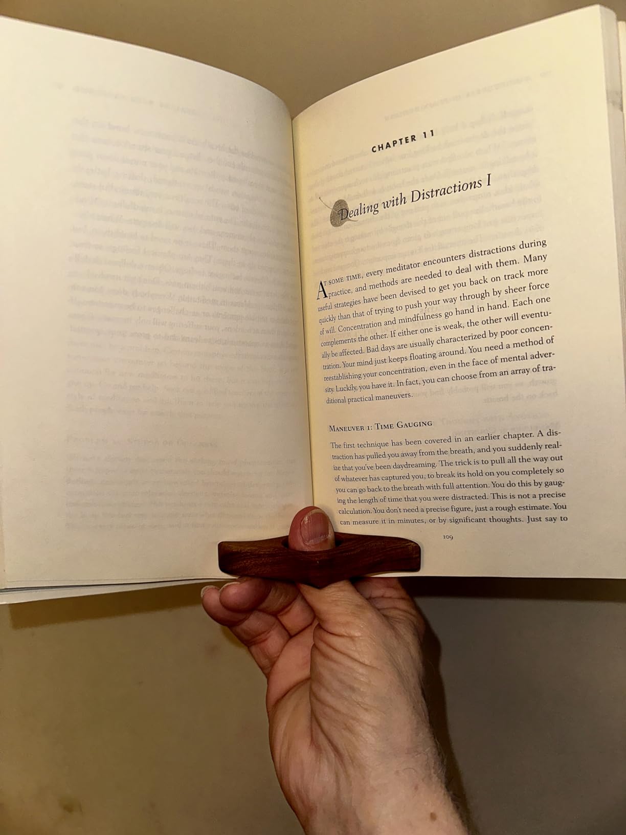TILISMA Book Page Holder -Handmade Natural Walnut Thumb Bookmark -Novel Reading Accessories Gifts for Readers, Book Lovers Gifts, Bookworm Gift, Literary Gift - Reading Accessories (XL 0.98 inches) customer photo 1