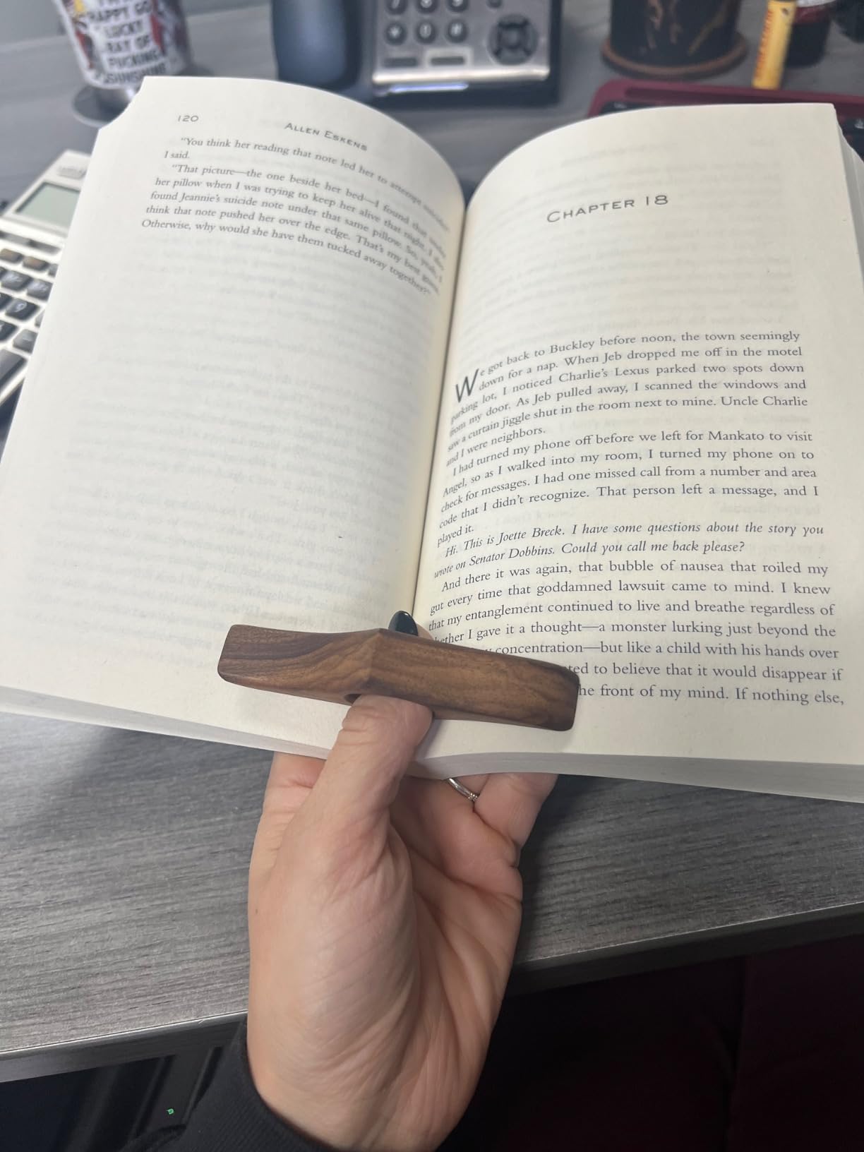 TILISMA Book Page Holder - Handmade Natural Walnut Thumb Bookmark - Novel Reading Accessories Gifts for Readers, Book Lovers Gifts, Bookworm Gift, Literary Gift - Reading Accessories (Medium 0.86