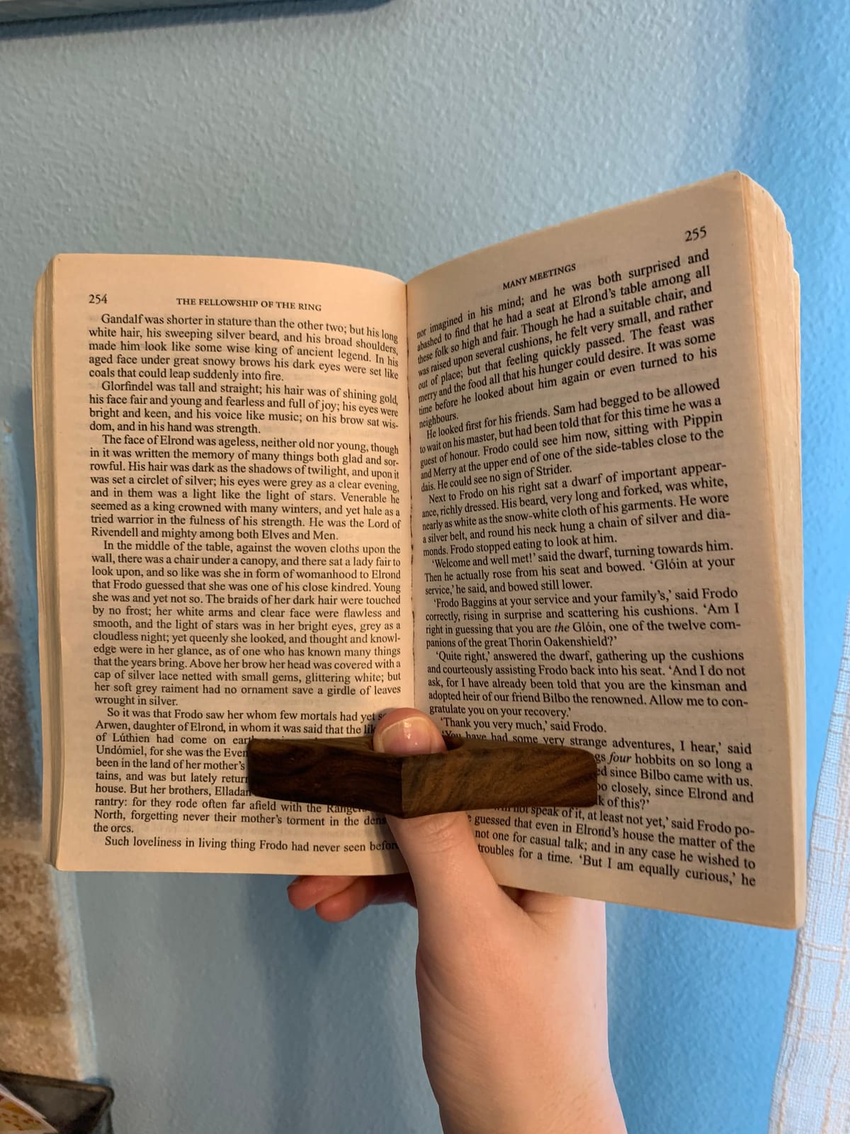 TILISMA Book Page Holder - Handmade Natural Walnut Thumb Bookmark - Novel Reading Accessories Gifts for Readers, Book Lovers Gifts, Bookworm Gift, Literary Gift - Reading Accessories (Medium 0.86