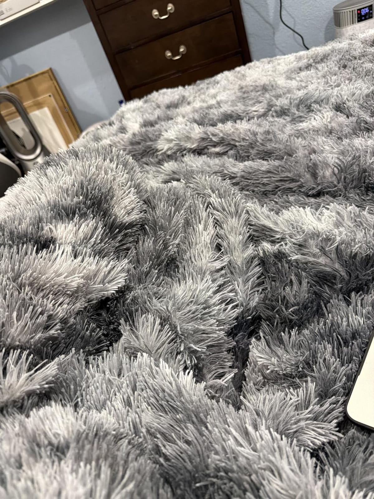 Bedsure GentleSoft Fluffy Fuzzy Faux Fur Throw Blanket for Couch, Soft Sherpa Fleece Cozy Gifts for Women, Plush Bed Blanket Room Decor for Men, Thick Warm Teen Gifts Winter Bedding customer photo 2