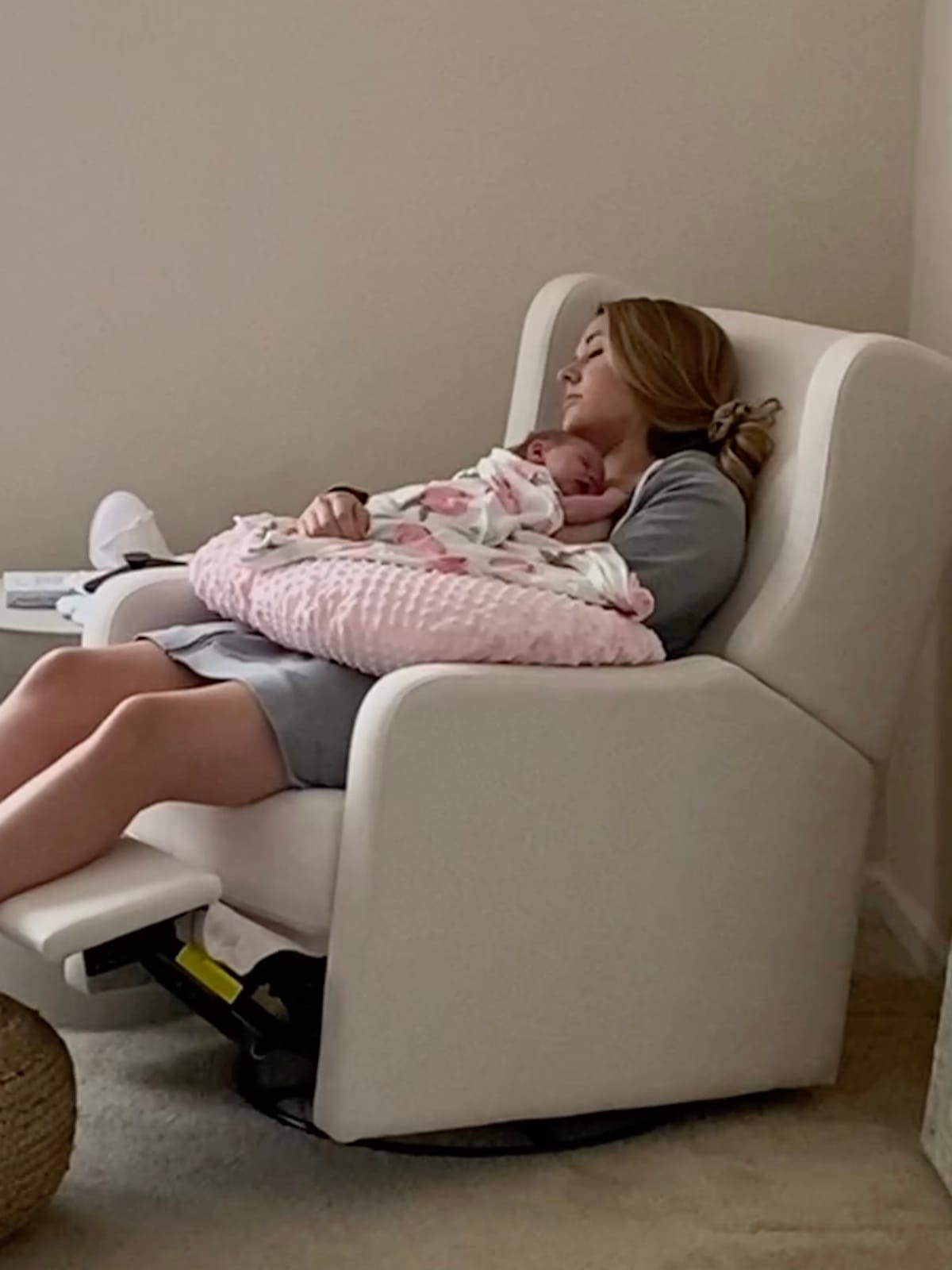 Carter's by DaVinci Arlo Recliner, Cozy Cream customer photo 2