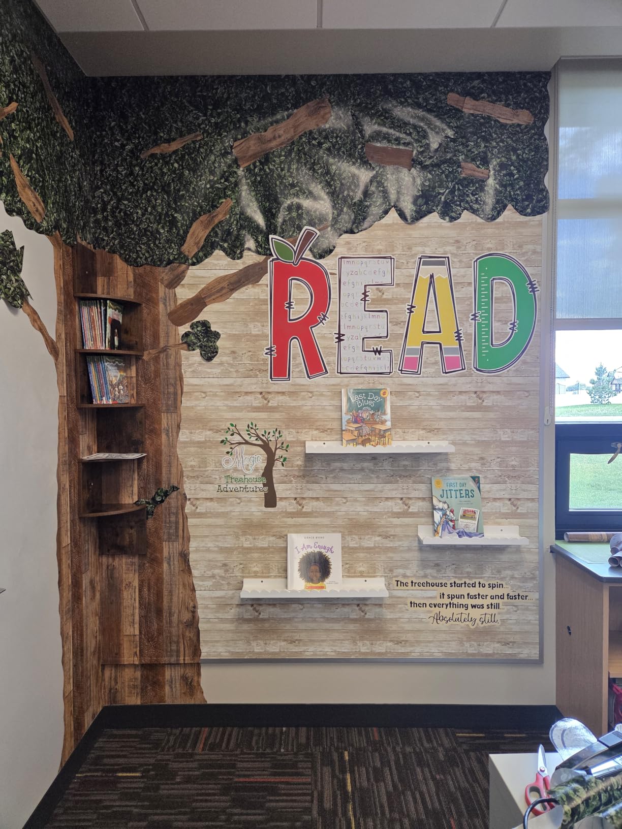 VASAGLE Corner Shelf Wall Mount, 5-Tier Floating Corner Bookshelf, Rustic Brown customer photo 1