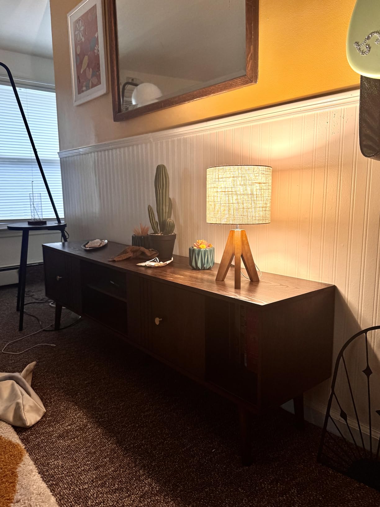 EDISHINE Tripod Table Lamp, Small Cute Bedside Lamp with Linen Beige Lampshade, Nightstand Lamp for Nursery, Bedroom, Kid Room, Living Room, Light Brown Wooden Base, E26 Socket, 14.2 Inch customer photo 2