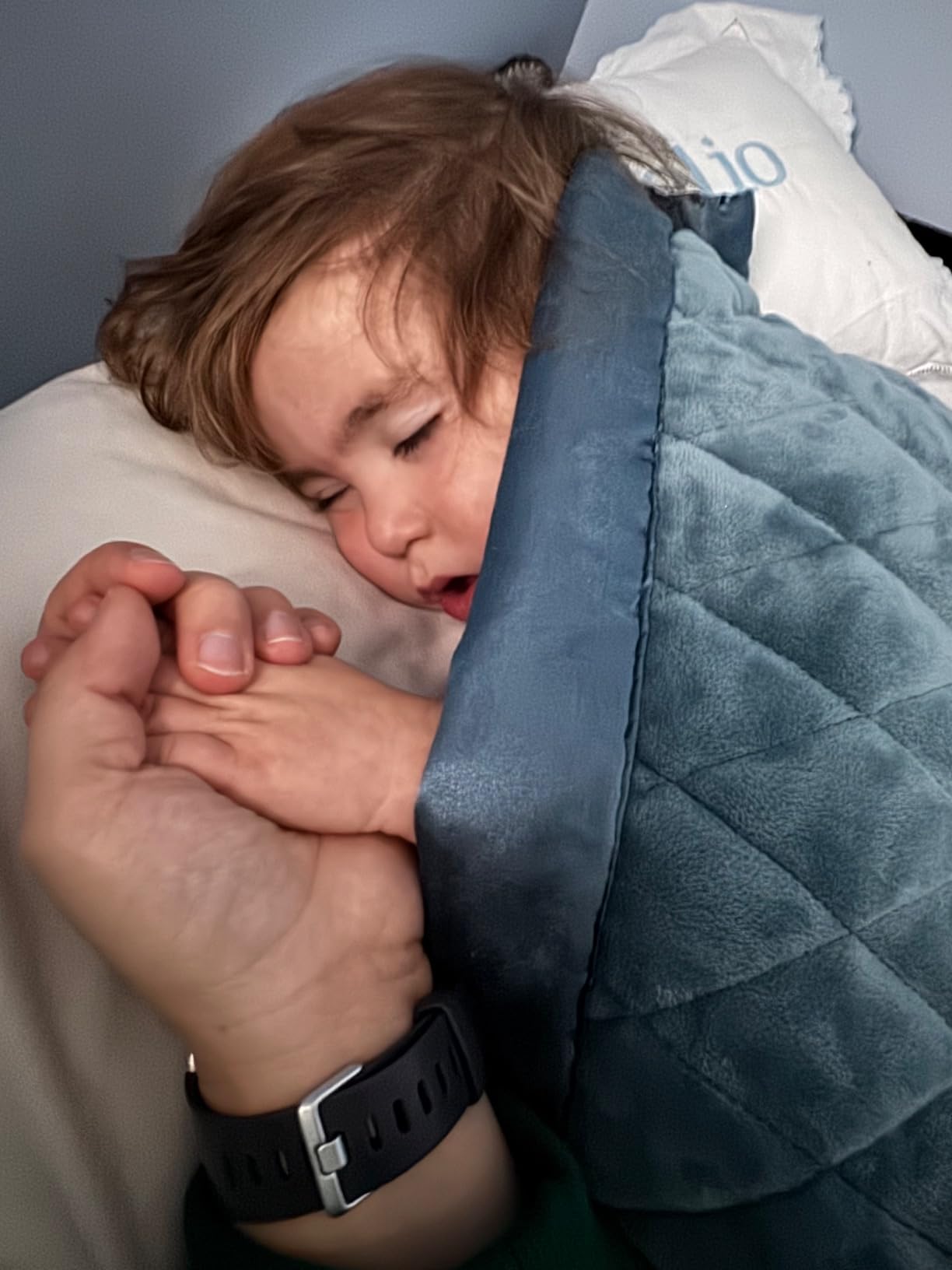 Dreamland Baby 4lb Weighted Blanket for Kids (Ocean Blue) | Premium Breathable Dual Fabrics w/ Minky Cooling Side & Cozy Microfleece on Reverse, Mom-Owned US Business, Washable, 36
