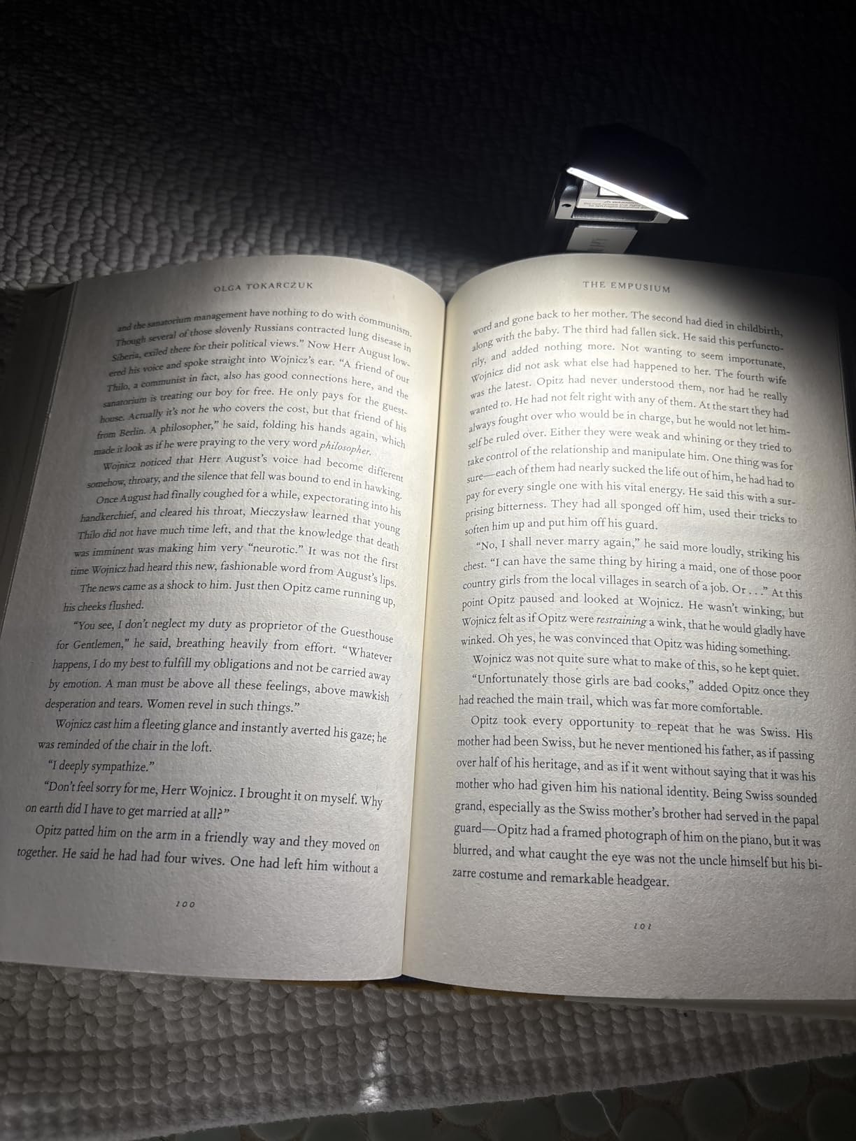 Glocusent Extendable Book Light, Full-Page USB Rechargeable Reading Light | Eye-Caring Extendable Book Light, 3 Colors & 5 Brightness Levels, Auto-Off Timer, Bed Reading, Ideal Book Lovers Gifts customer photo 2