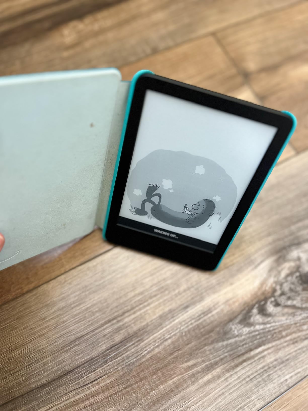 Amazon Kindle Kids 16GB (newest model) - includes ad-free books and cover, glare-free display customer photo 2