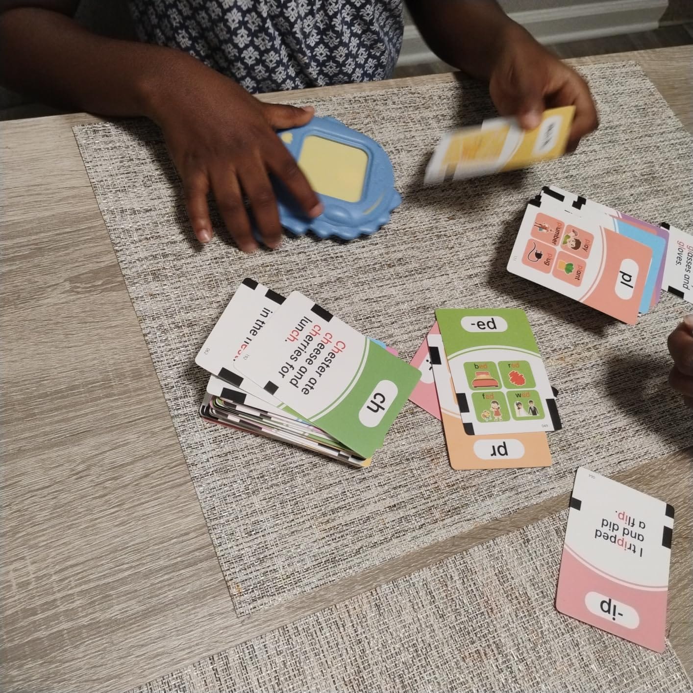 Phonics Talking Flash Cards for Toddlers 3-8, Airbition Learn to Read in 20 Stages, Digraphs CVC Blends Long Vowel Sounds Spelling Reading,Kindergarten First Second Grade Homeschool Educational Study customer photo 1