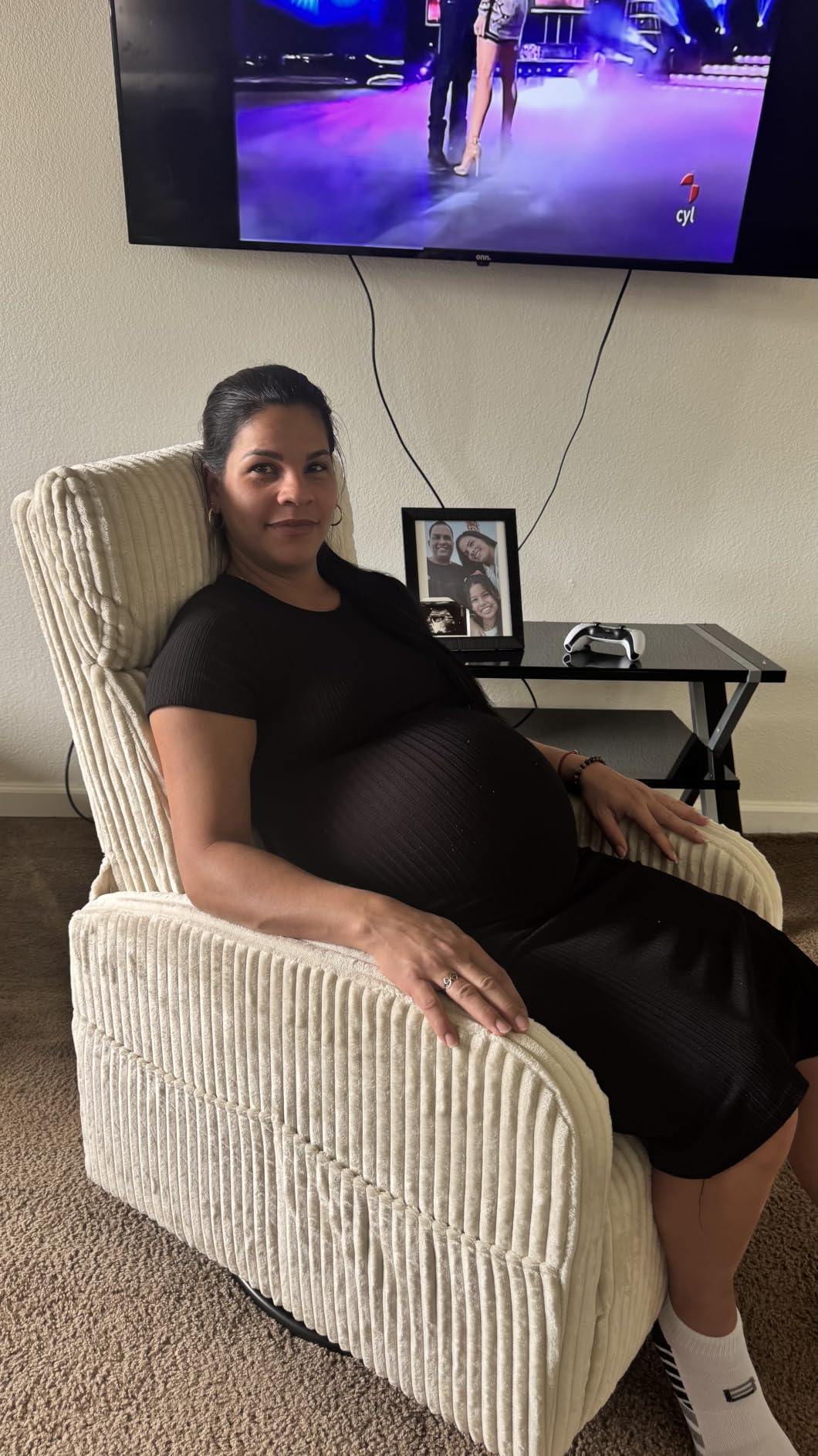 Yaheetech 360° Swivel Nursing Chair with Side Pockets, Beige customer photo 2