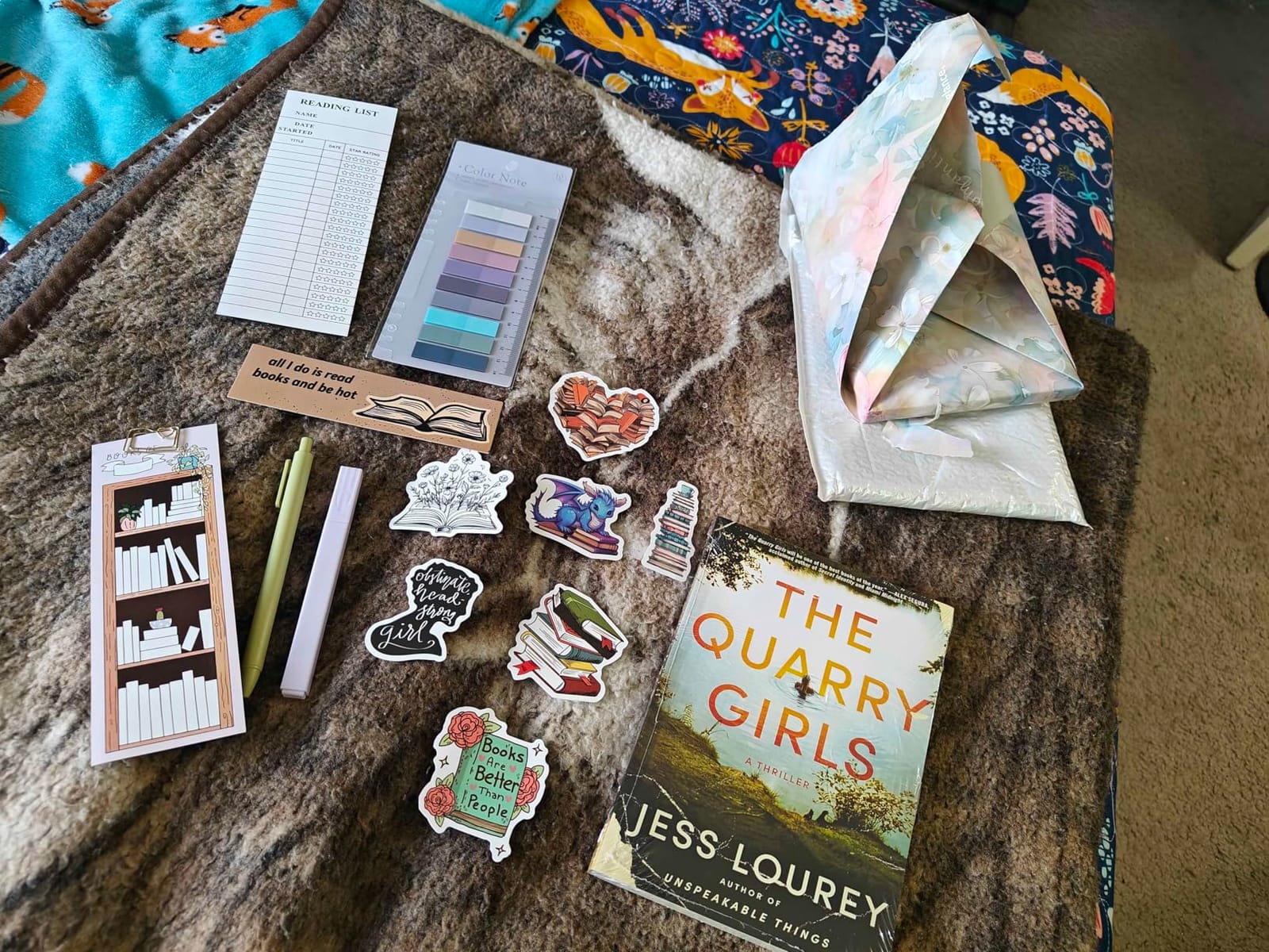 Blind Date with a Book, Blind Books Date, Book Lovers Gifts for Women Family Friends or Yourself, Book Themed Bookish Gifts for Book Lovers (Mystery/Thriller) customer photo 2