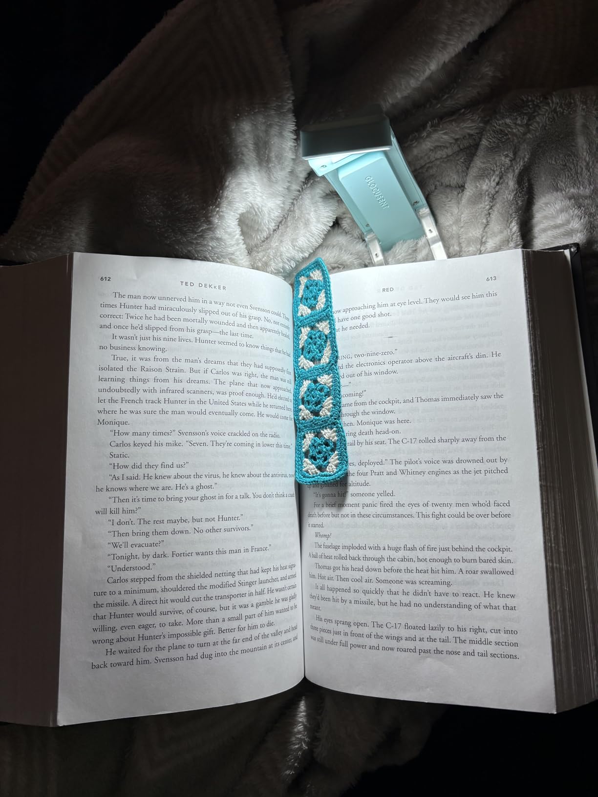 Glocusent USB Rechargeable Book Light - Eye Caring LED Reading Light with 3 Light Colors & 5 Brightness Levels, Compact & Long-Lasting, Ideal Book Light for Night Reading, Book Lovers & Kids customer photo 1