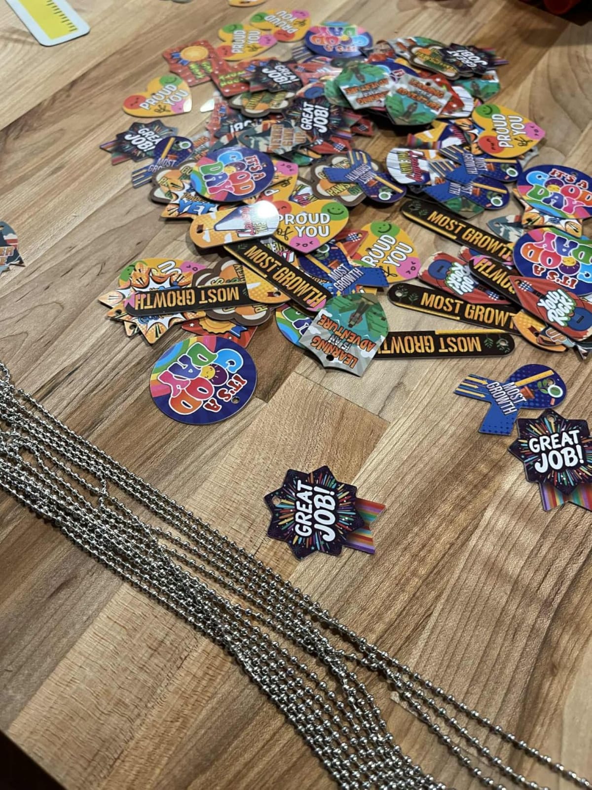 AmazingSpark 120 Pack Student Reading Incentives Dog Tags Bulk with 12 Chains, Motivational Tag Education Awards Prizes PVC Waterproof Reading Necklace for School Classroom Teacher Reward, 12 Styles customer photo 1