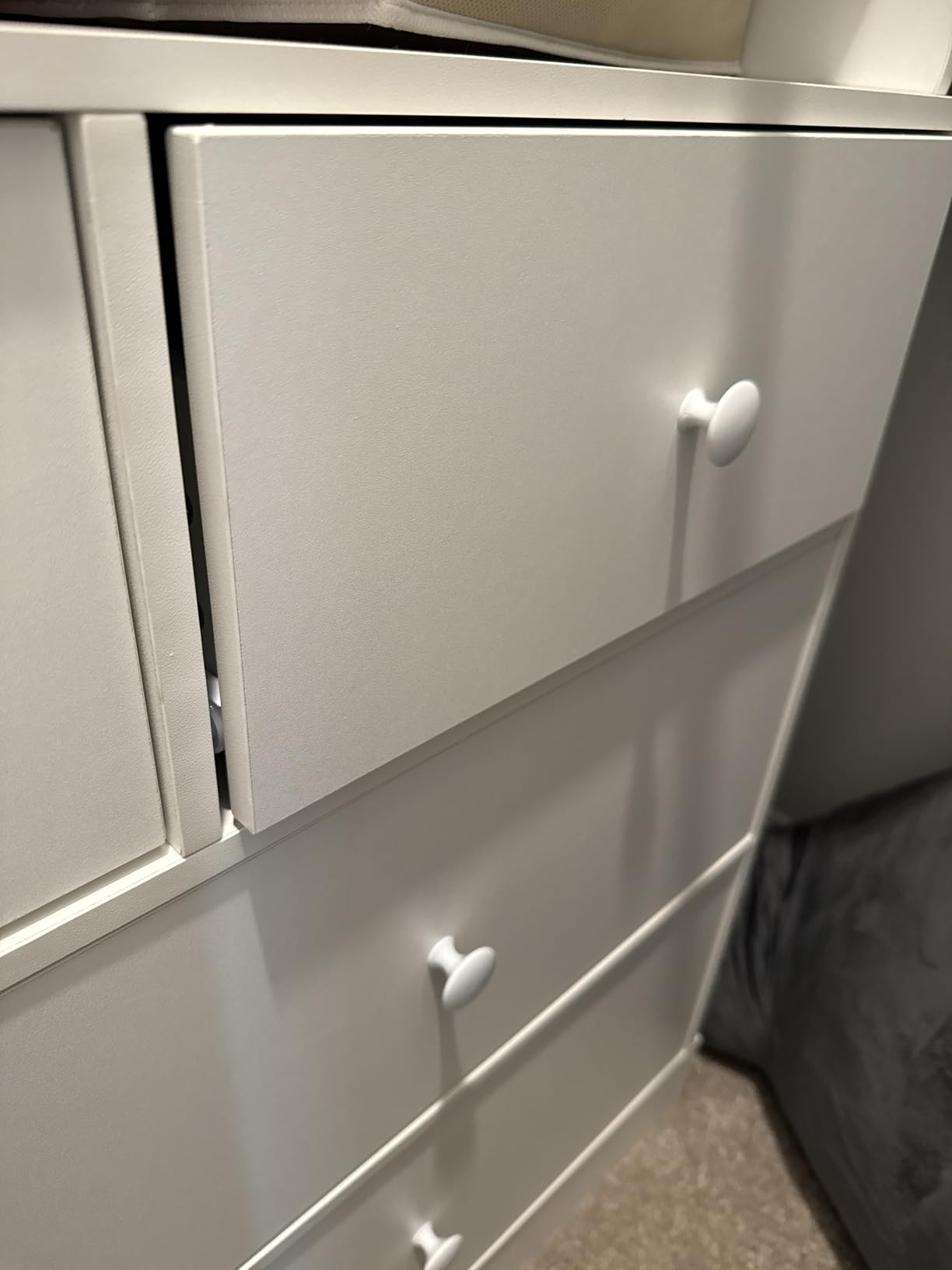 Vabches Kids Dresser Cabinet with 7 Drawers, Changing Table for Nursery, White Chest of Drawers, Baby Dresser, Kids Bedroom Furniture, Nightstand for Child’s Room, White customer photo 1