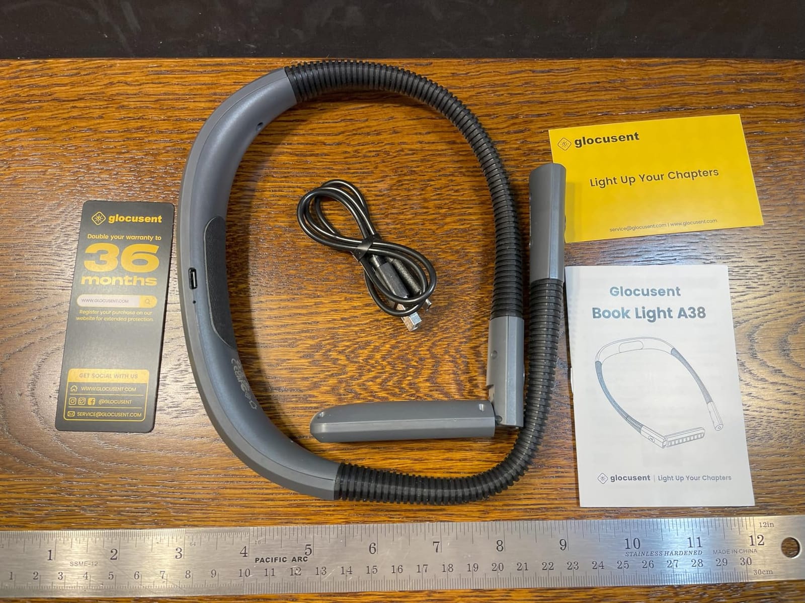 Glocusent Bendable Neck Light, 100 Hours Reading Light | Hands-Free, 5-Color, Stepless Dimming customer photo 2