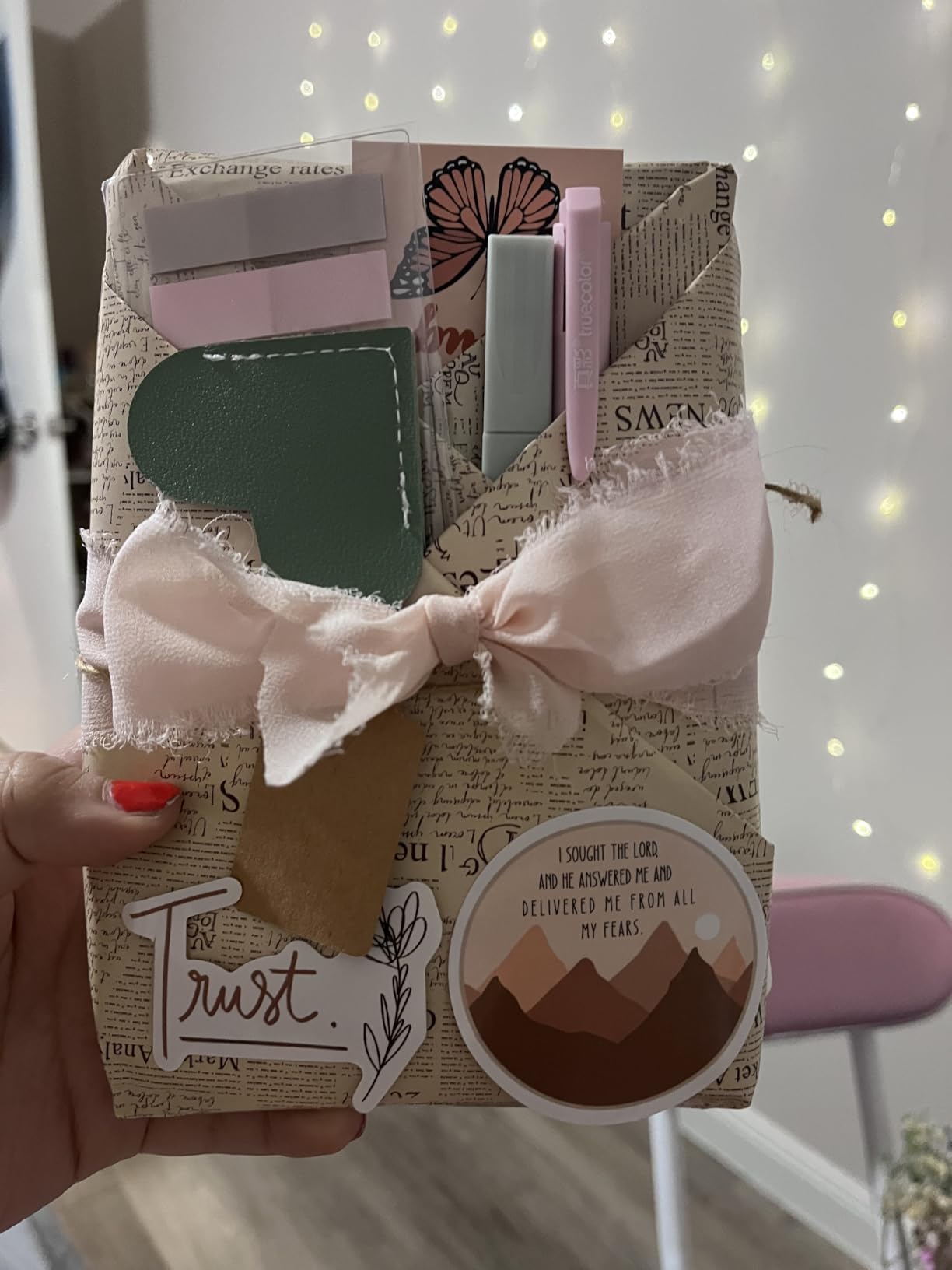 Hamdwerk 6 Sets Dark Romance Blind Date with a Book Gift Box Supplies | DIY Book Lovers Gifts, Kraft Paper Tags Bookmark Ballpoint Pens Highlighters Stickers Included, for Book Lover Club Librarian customer photo 1