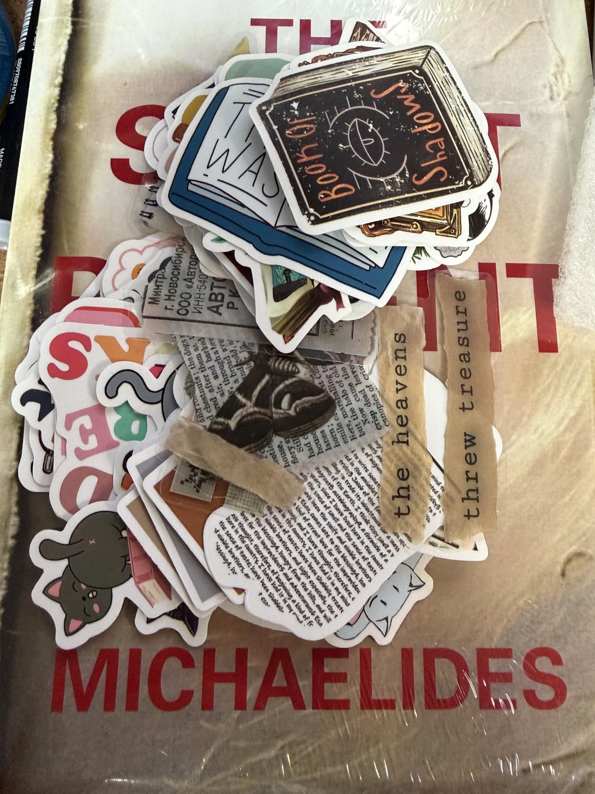 Blind Date with a Book, Mystery Box, Romance, Thriller, Mystery, Fantasy & Non-Fiction | Random Chosen Book with Goodies, Perfect Book Lover Gift for Any Occasion customer photo 2