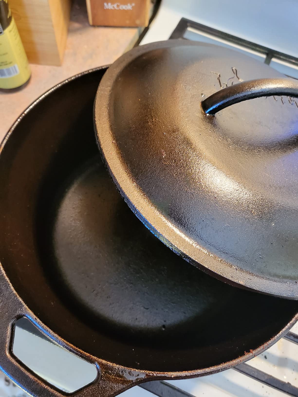 Lodge Cast Iron Dutch Oven with Loop Handle, Oven-Safe, 5 Quart customer photo 1