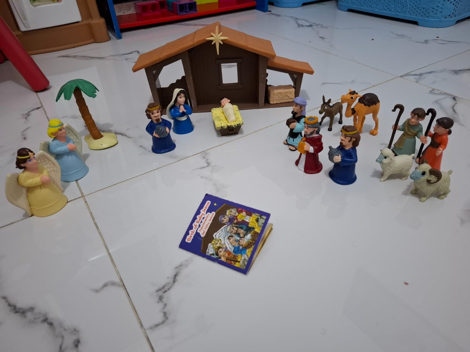 BibleToys Nativity Set - Christmas Story Manger Scene, 18 Pieces With Birth of Baby Jesus Mini-Storybook (in English & Spanish), Little Animals & Figures Indoor Playset, Children Ages 3 And Up customer photo 1