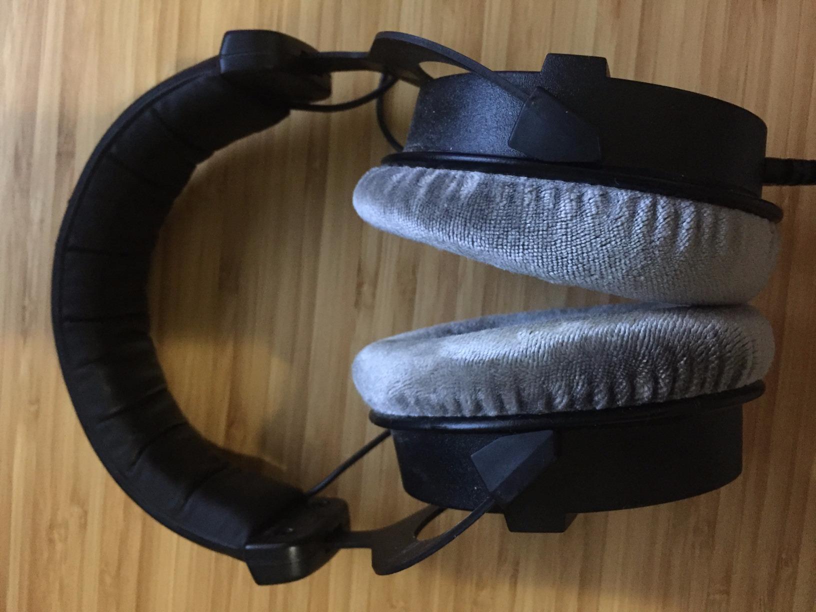 beyerdynamic DT 990 Pro (250 Ohm), Open-Back Studio Headphones, Black customer photo 2