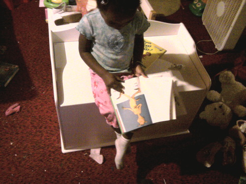 KidKraft Austin Wooden Toy Box/Bench with Safety Hinged Lid, White, Gift for Ages 3+, Amazon Exclusive customer photo 2