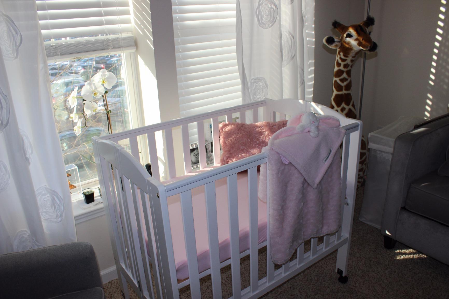 Dream On Me 2-in-1 Portable Mini Crib, Non-Full Size Baby Crib for Small Spaces, 2 Mattress Heights, Compact Travel Design, Includes Mattress, GREENGUARD Gold & BSA Certified, Natural customer photo 1