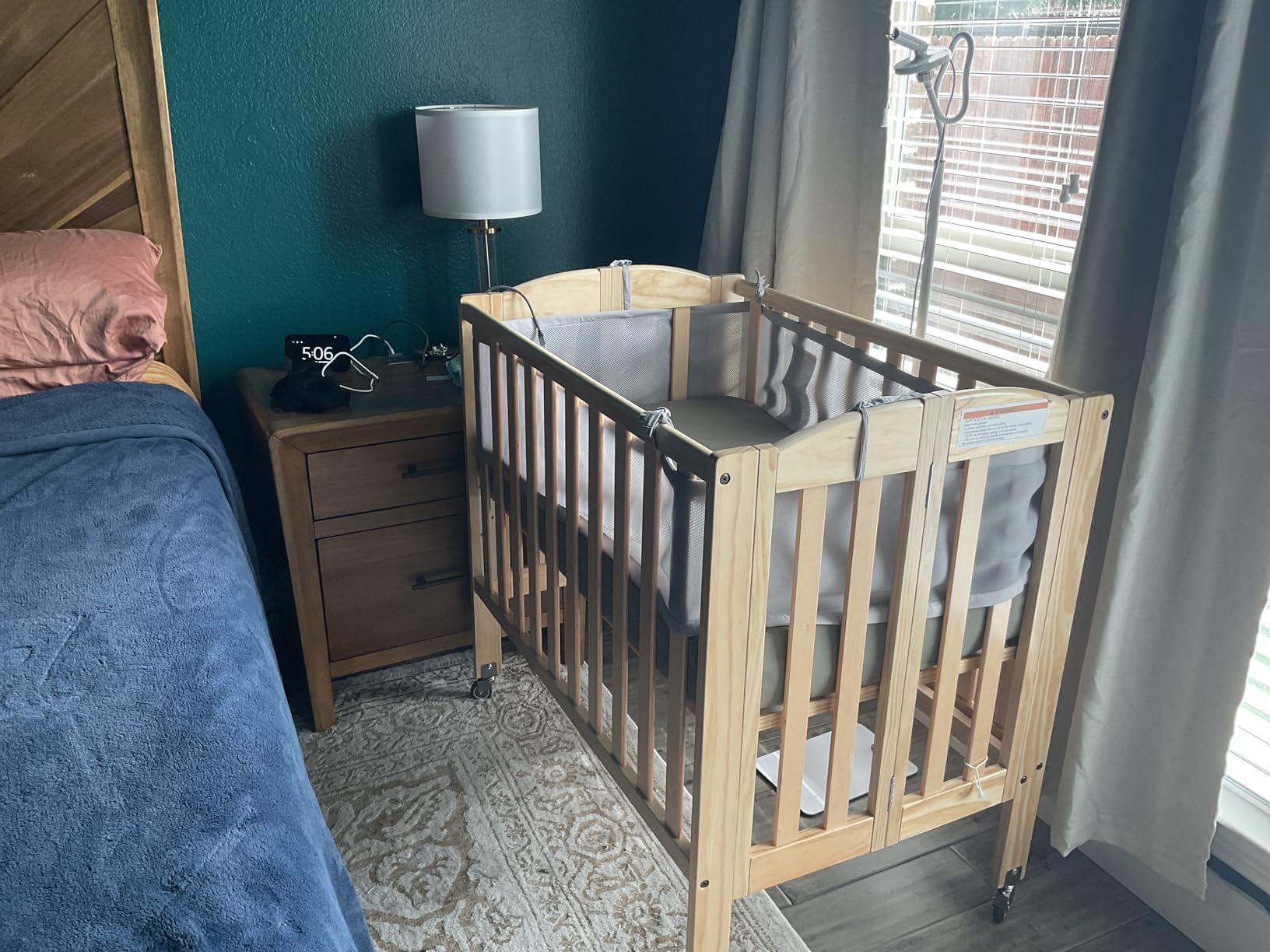 Dream On Me 2-in-1 Portable Mini Crib, Non-Full Size Baby Crib for Small Spaces, 2 Mattress Heights, Compact Travel Design, Includes Mattress, GREENGUARD Gold & BSA Certified, Natural customer photo 2