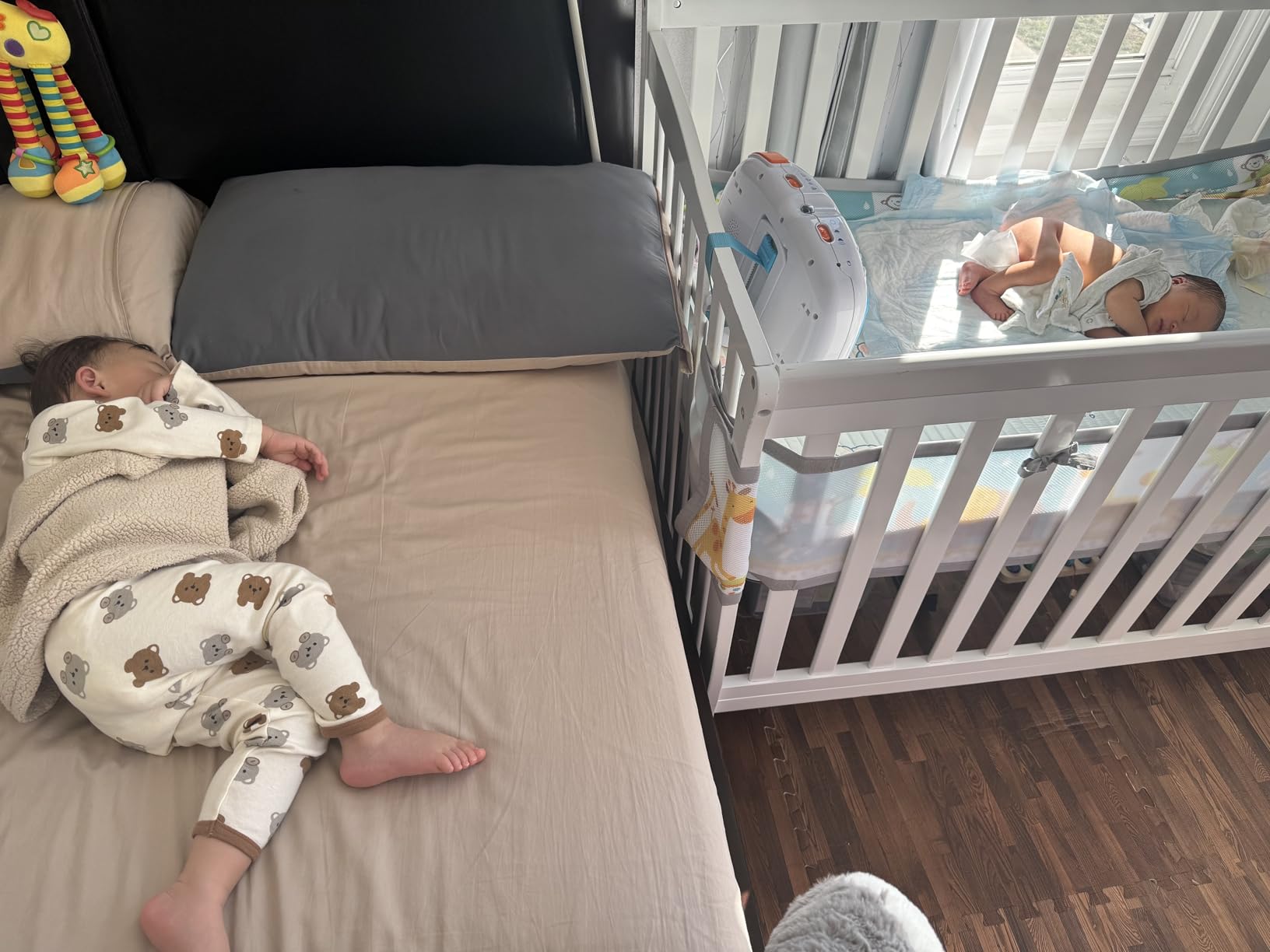 Dream On Me Ashton 4-in-1 Convertible Crib in Black, Greenguard Gold, JPMA Certified, Non-Toxic Finishes, Features 4 Mattress Height Settings, Made of Solid Pinewood customer photo 2