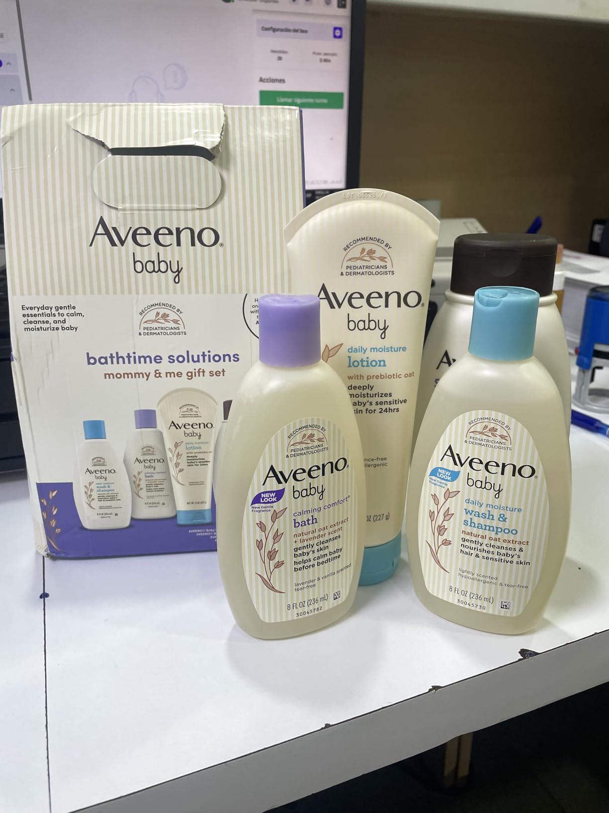 Aveeno Baby Bathtime Solutions Mommy & Me Gift Set, 4 Items customer photo 1