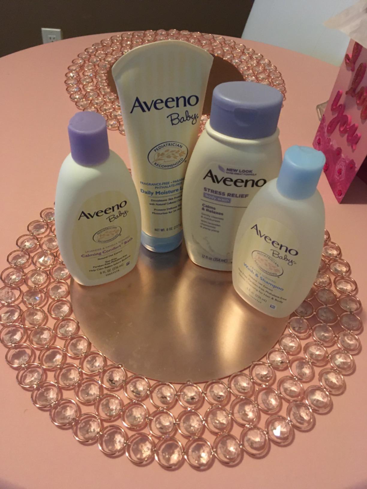 Aveeno Baby Bathtime Solutions Mommy & Me Gift Set, 4 Items customer photo 2