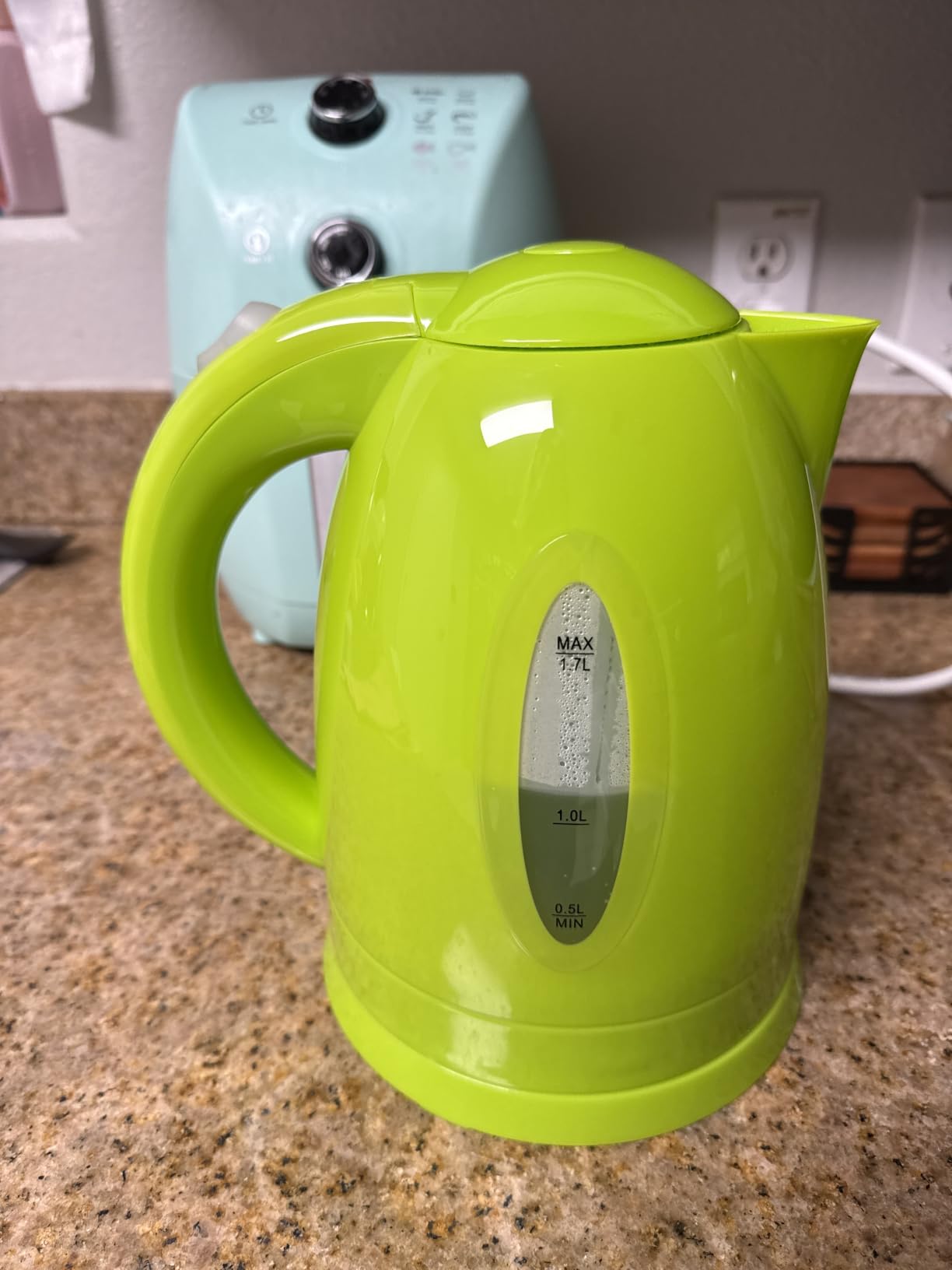OVENTE 1.7L Electric Tea Kettle, 1100W BPA-Free Water Boiler, White KP72W customer photo 1
