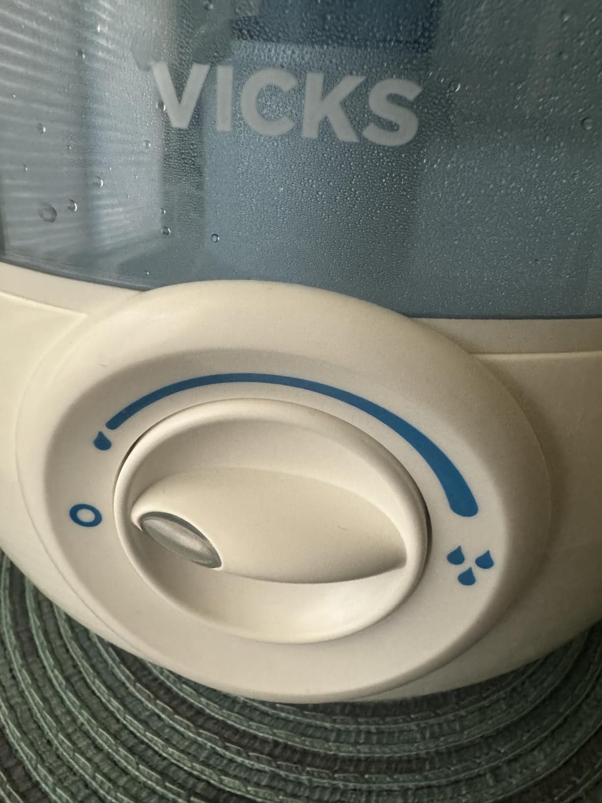 Vicks Filter-Free Ultrasonic Humidifier for Bedroom or Nursery 1.2 Gal Tank customer photo 2