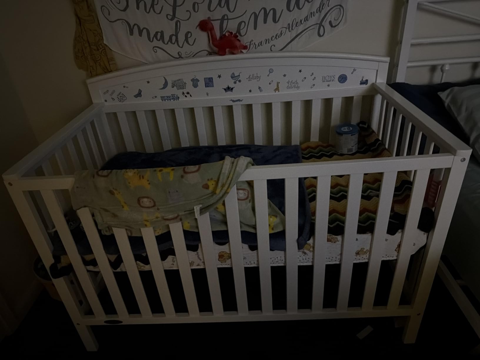 Graco Benton 5-in-1 Convertible Crib, White customer photo 2