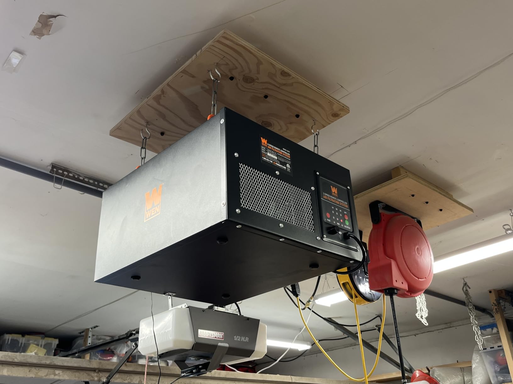 WEN 3410 3-Speed Remote-Controlled Air Filtration System (300/350/400 CFM), Basic w/ RF Remote (400 CFM) , Black customer photo 1