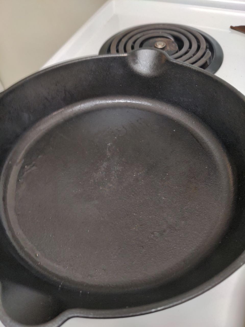 Victoria 10-Inch Cast Iron Skillet, Pre-Seasoned Cast-Iron Frying Pan with Long Handle, Made in Colombia customer photo 1