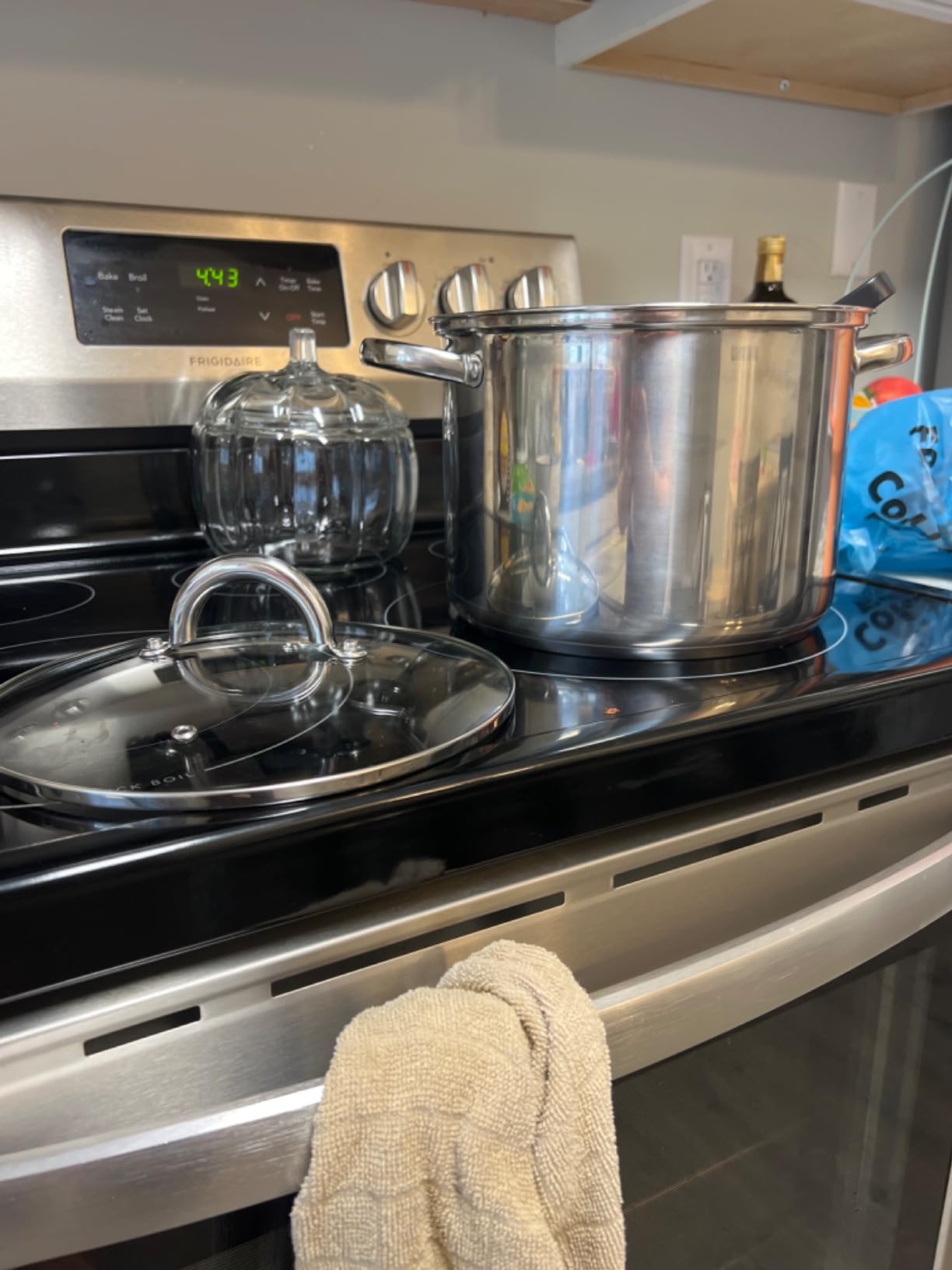 Cook N Home Basics 16 Quart Stainless Steel Stock Pot with Lid, Cooking Pot for Pasta, Soup, Sturdy Handle, Large Stockpot with Even Heating, Oven & Dishwasher Safe, Cookware for Canning, Boiling customer photo 2